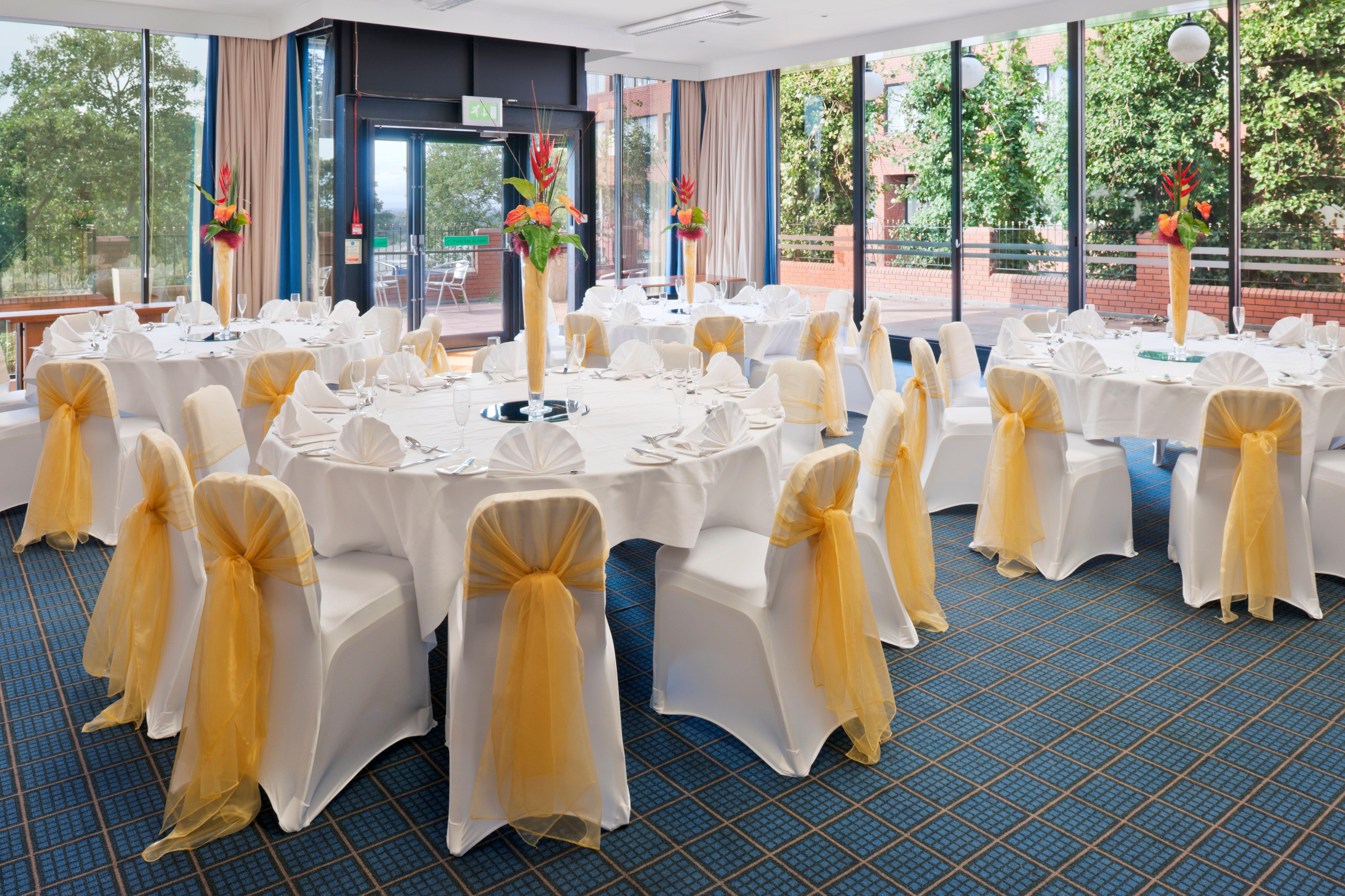 Holiday Inn Runcorn M56 Junction 12 By Ihg Ngoại thất bức ảnh